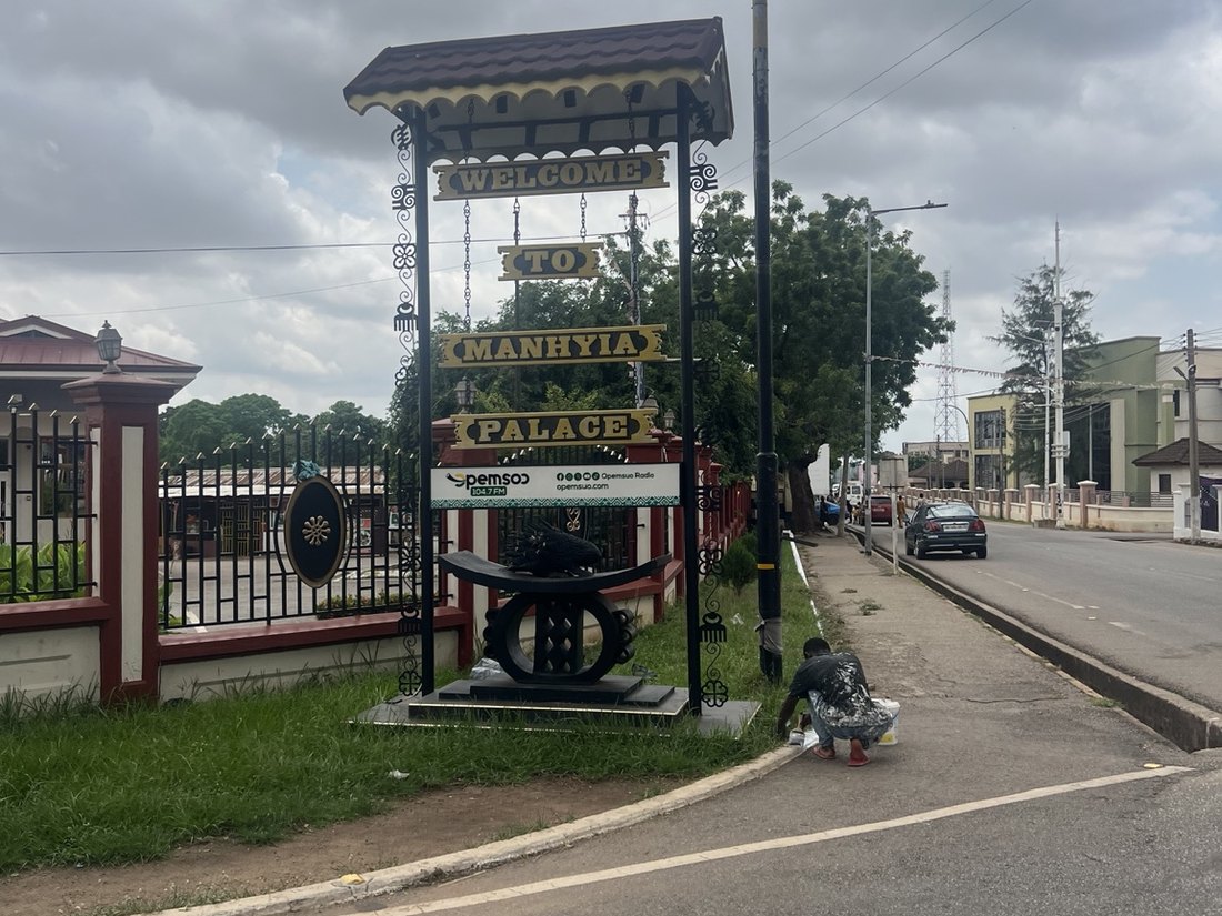 Kumasi palace area sign